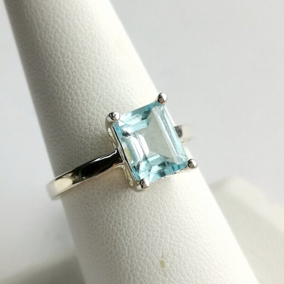 emerald cut Sky Blue Topaz 2 CT in Sterling Silver - Picture 1 of 6
